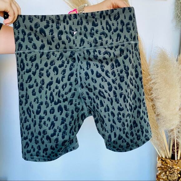 OLD NAVY Green Animal Print High Rise Waisted Biker Short 8" Inseam L Gym Lounge - Picture 4 of 8